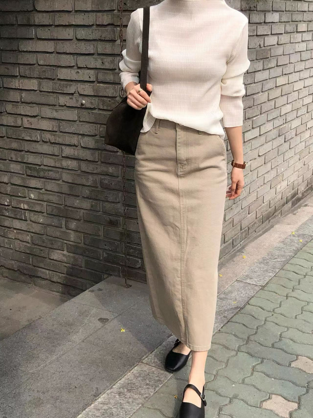 【PREMIUM】質感滿分的品牌後開衩牛仔長裙｜ The Essence Back-Slit Cotton Denim Maxi Skirt
