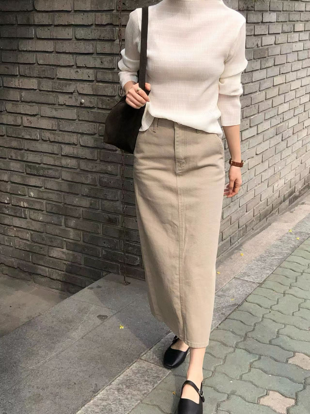 【PREMIUM】質感滿分的品牌後開衩牛仔長裙｜ The Essence Back-Slit Cotton Denim Maxi Skirt