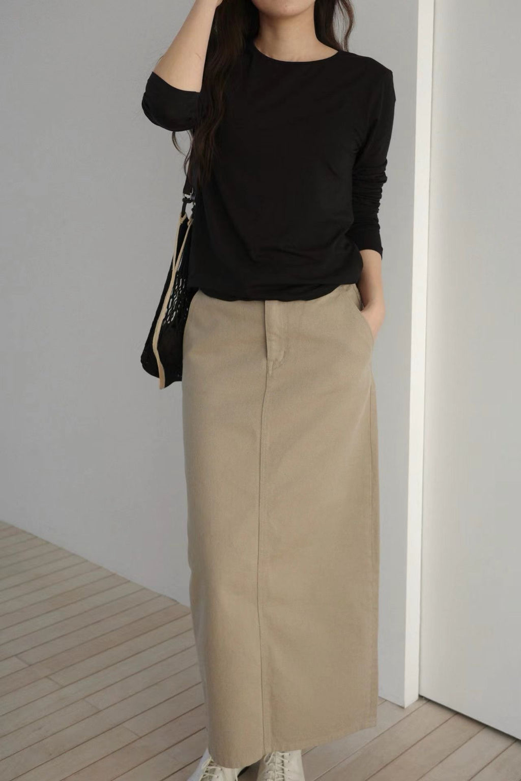 【PREMIUM】質感滿分的品牌後開衩牛仔長裙｜ The Essence Back-Slit Cotton Denim Maxi Skirt