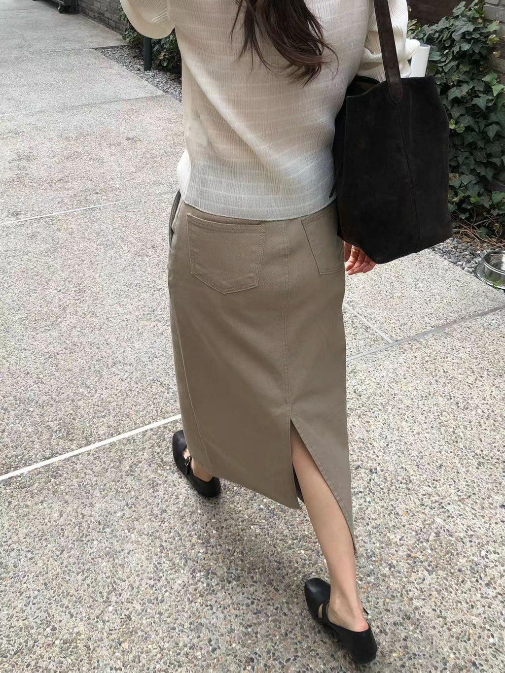 【PREMIUM】質感滿分的品牌後開衩牛仔長裙｜ The Essence Back-Slit Cotton Denim Maxi Skirt