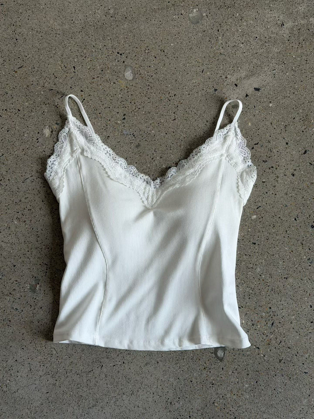 【Essential】The Muse Lace-Trimmed Camisole Bra Top ｜ 法式浪漫蕾絲拼接細肩帶背心