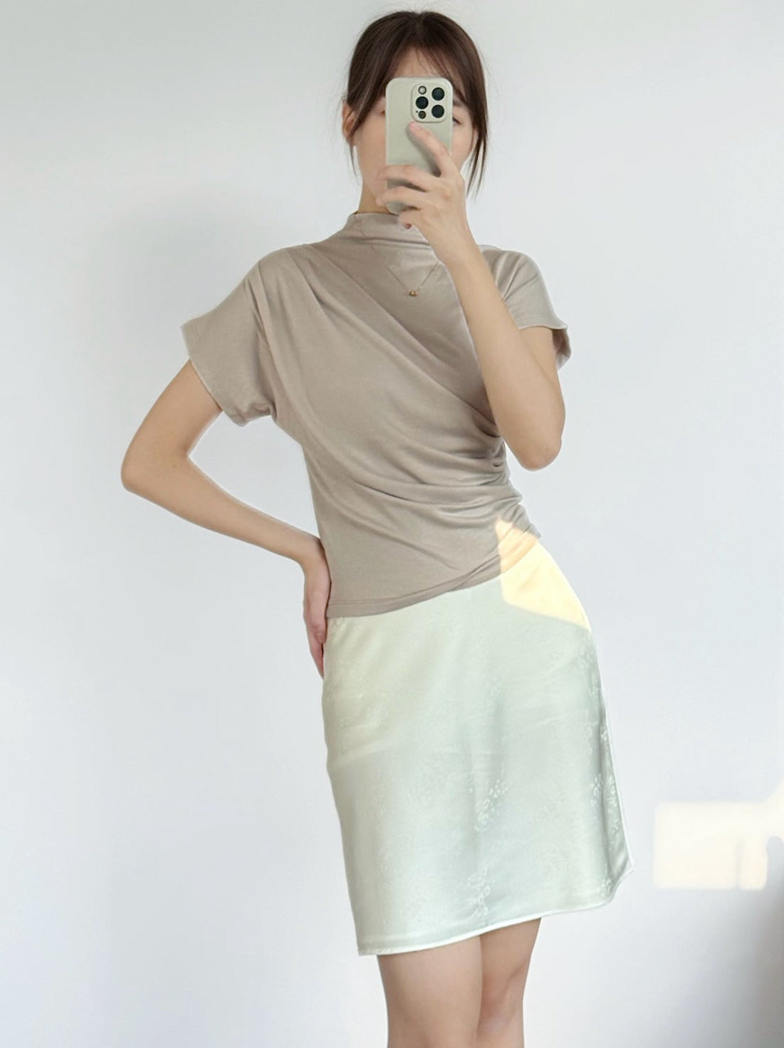 The Asymmetric Cowl Neck Tee｜斜高領抓皺修身上衣