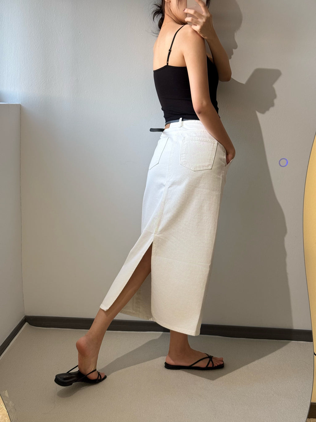 【PREMIUM】質感滿分的品牌後開衩牛仔長裙｜ The Essence Back-Slit Cotton Denim Maxi Skirt