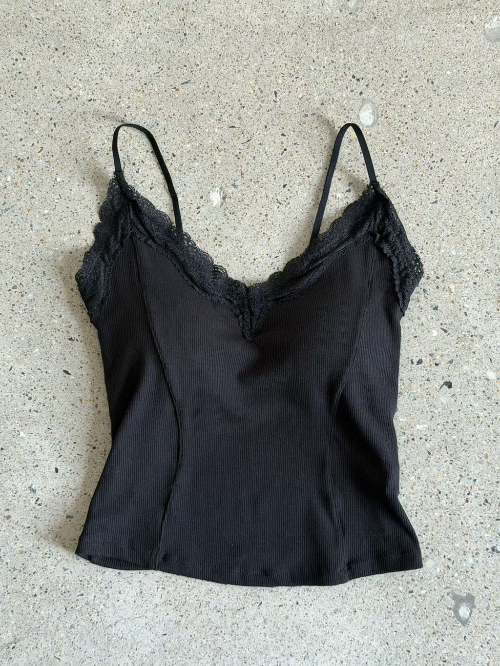 【Essential】The Muse Lace-Trimmed Camisole Bra Top ｜ 法式浪漫蕾絲拼接細肩帶背心