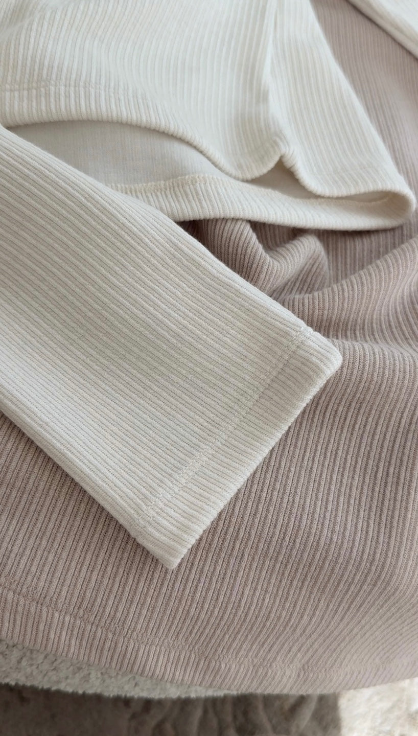 【PREMIUM】The Slim-Fit Silver-Trim Half-Zip Knit ｜ 質感銀邊拼接修身半拉鍊針織上衣