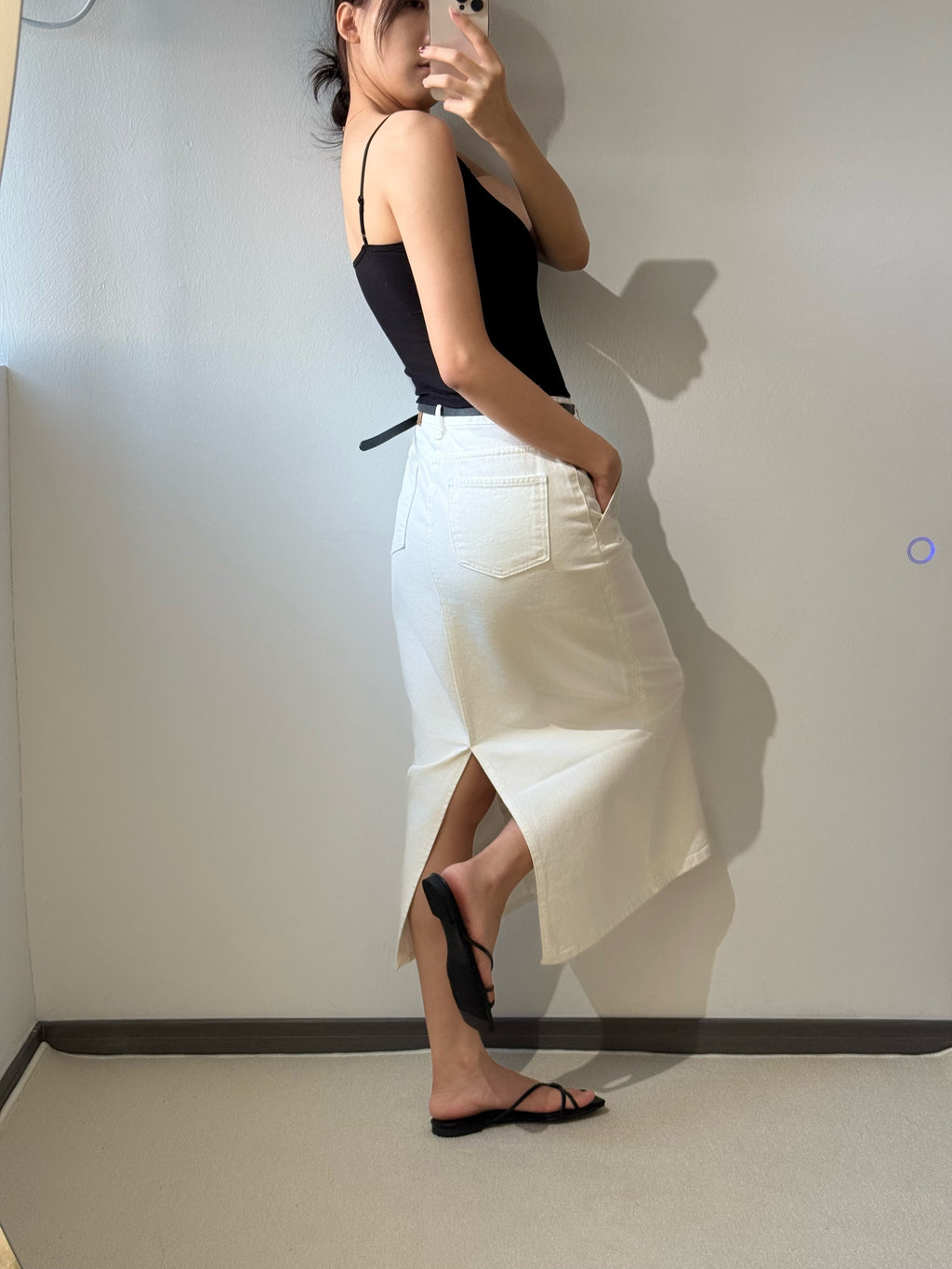 【PREMIUM】質感滿分的品牌後開衩牛仔長裙｜ The Essence Back-Slit Cotton Denim Maxi Skirt