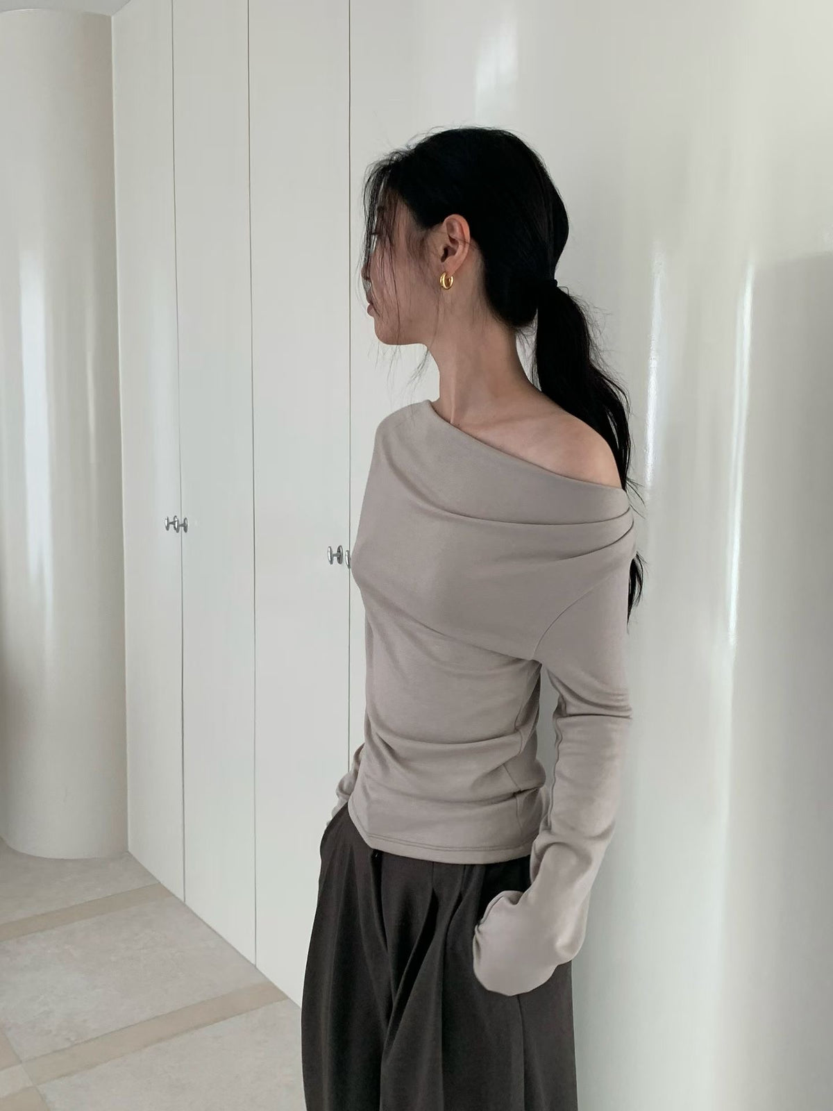 【店主推薦!!!】法式微絨溫柔鎖骨三穿美肩上衣 French Velvet Touch 3-Way Off-Shoulder Top