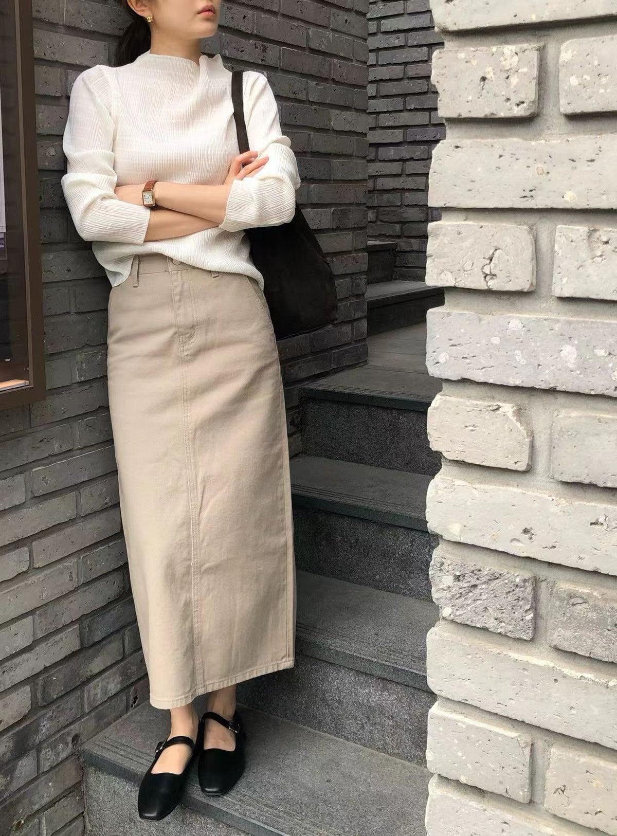 【PREMIUM】質感滿分的品牌後開衩牛仔長裙｜ The Essence Back-Slit Cotton Denim Maxi Skirt
