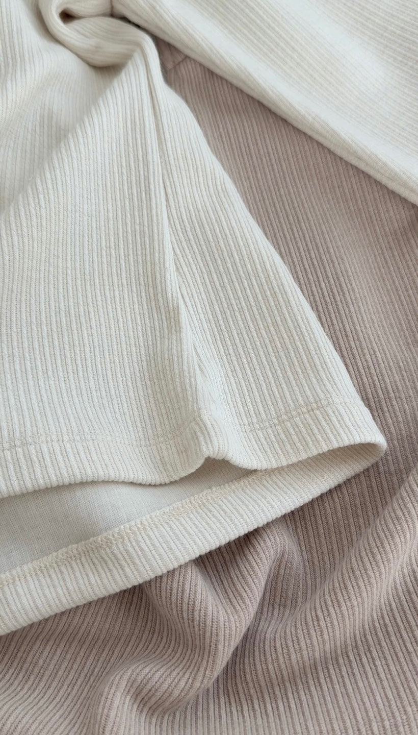 【PREMIUM】The Slim-Fit Silver-Trim Half-Zip Knit ｜ 質感銀邊拼接修身半拉鍊針織上衣