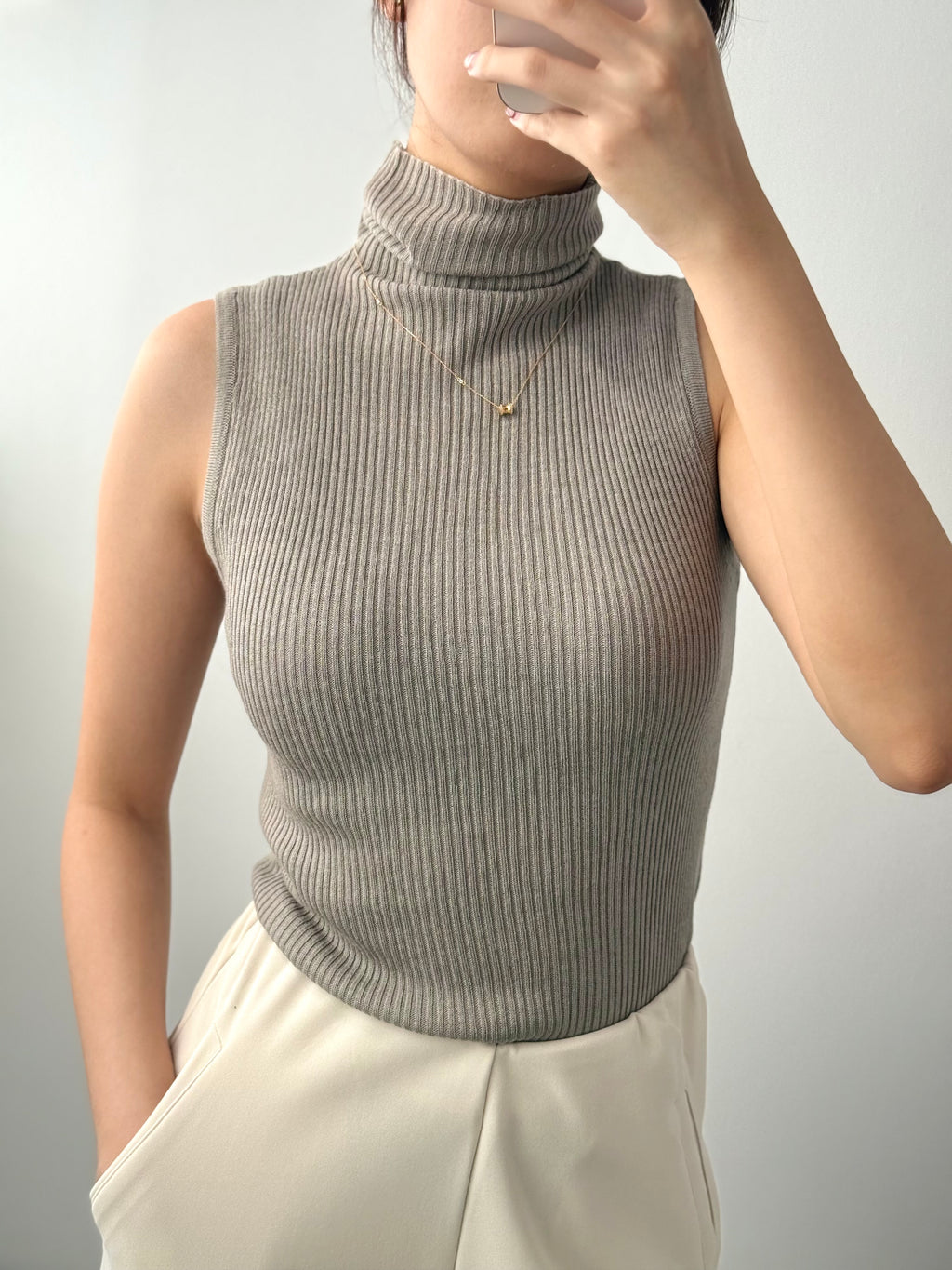 【NEW IN】6% Wool 秋季氣質高領針織背心 High-Neck Wool-Blend Knit Tank