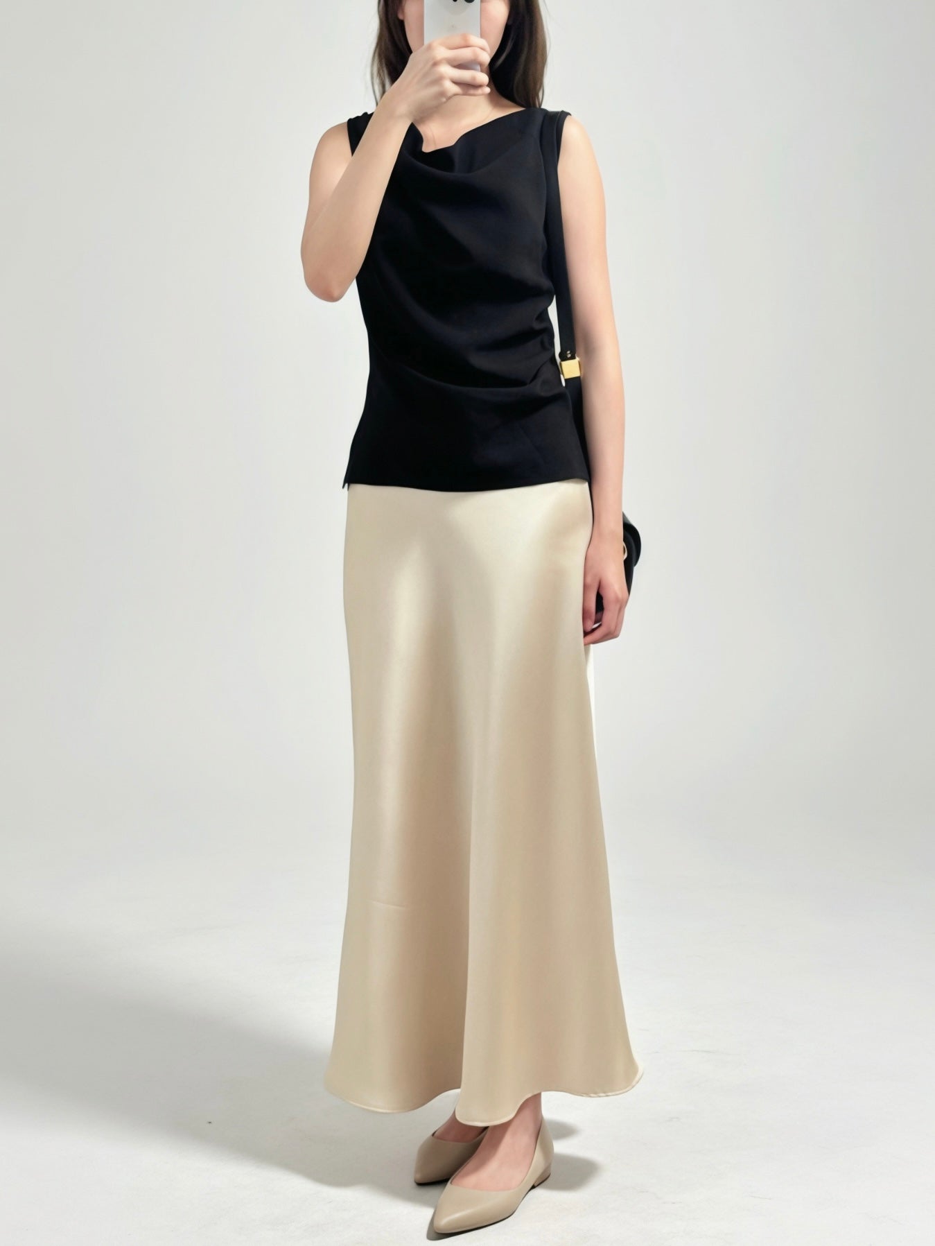 «Premium» The Aura Top｜垂領絲感背心