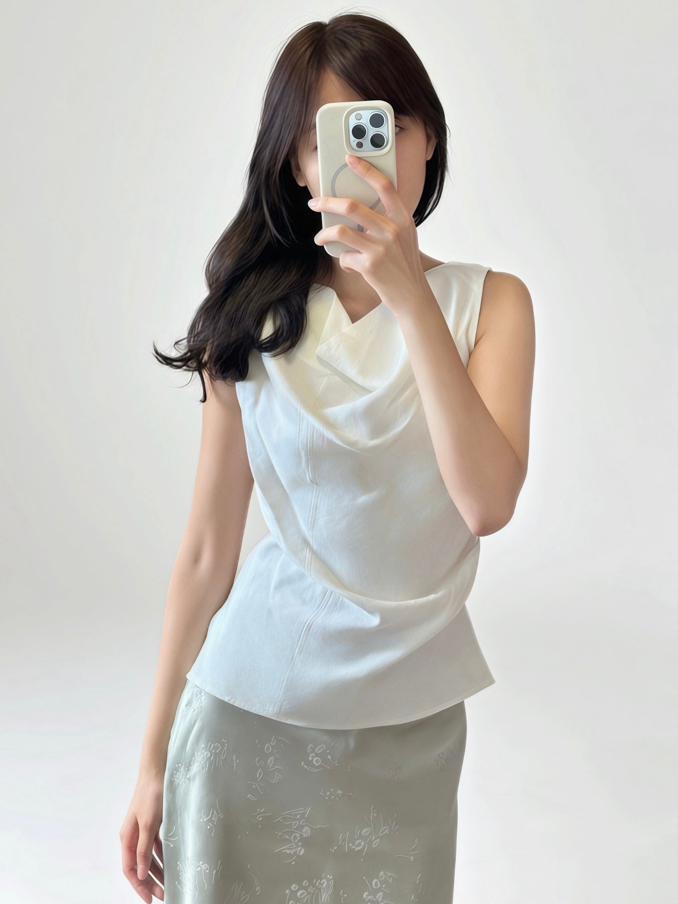 «Premium» The Aura Top｜垂領絲感背心