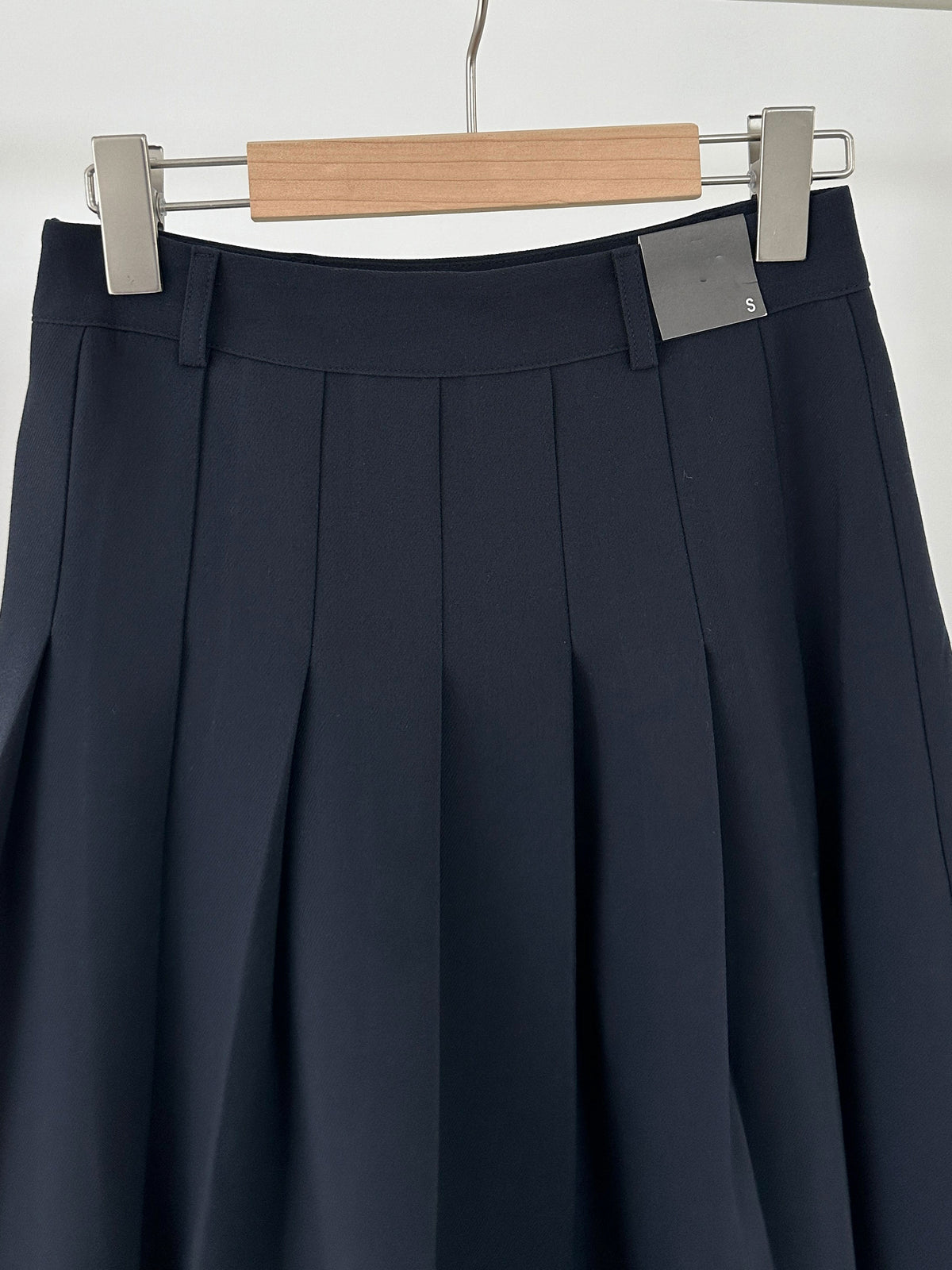 【店主推薦!!!】The Classic Pleated A-Line Stretch Maxi Skirt ｜ 皇牌主打高質感壓褶 A 字長裙