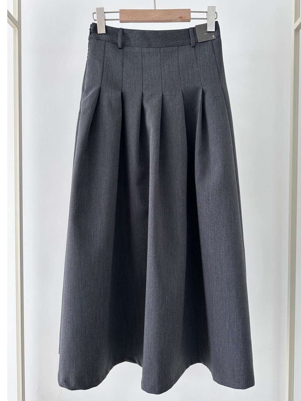 【店主推薦!!!】The Classic Pleated A-Line Stretch Maxi Skirt ｜ 皇牌主打高質感壓褶 A 字長裙
