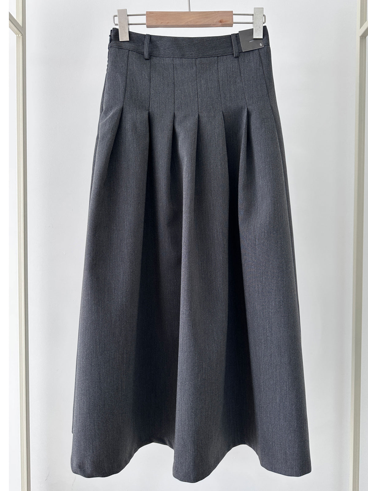 【店主推薦!!!】The Classic Pleated A-Line Stretch Maxi Skirt ｜ 皇牌主打高質感壓褶 A 字長裙
