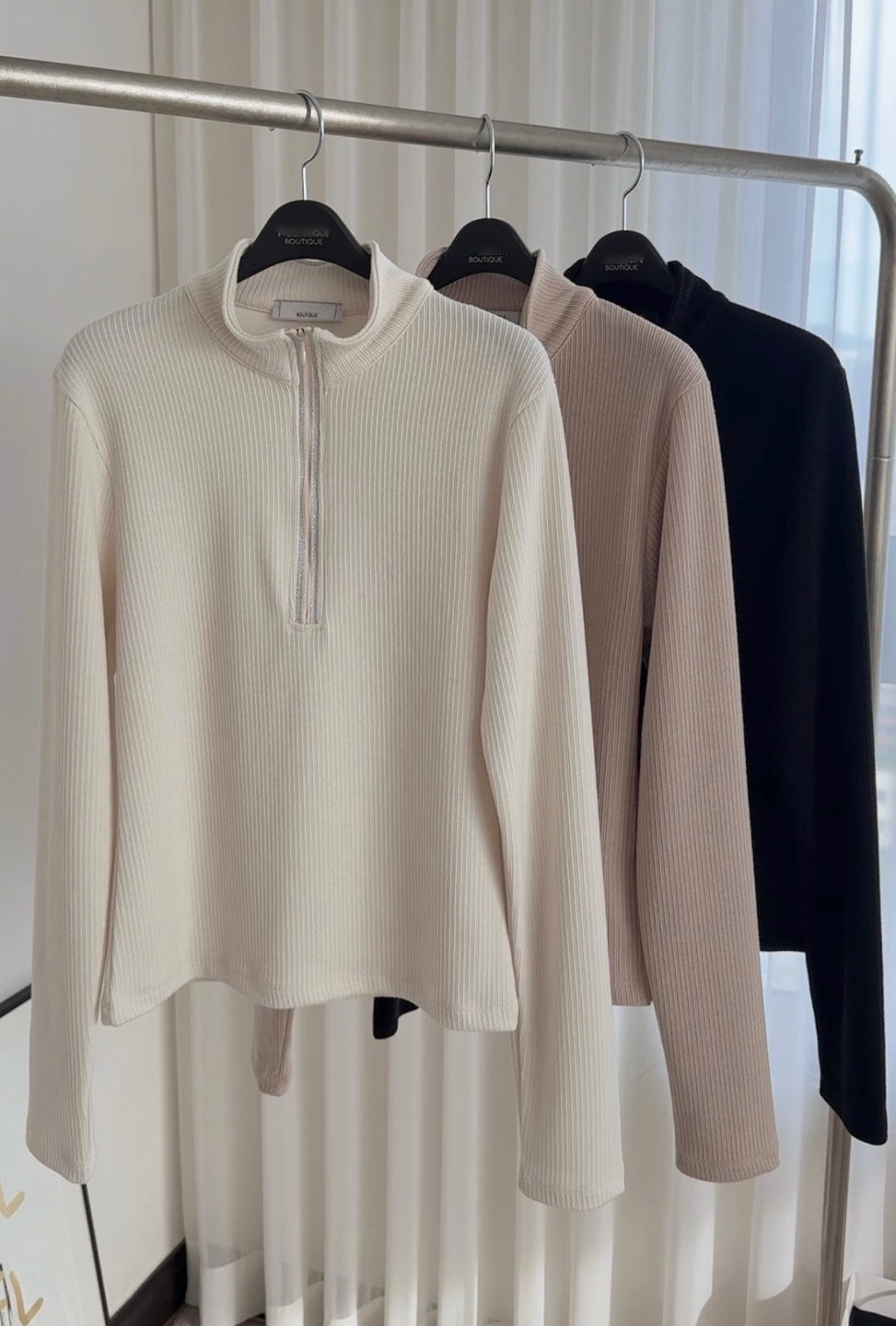 【PREMIUM】The Slim-Fit Silver-Trim Half-Zip Knit ｜ 質感銀邊拼接修身半拉鍊針織上衣