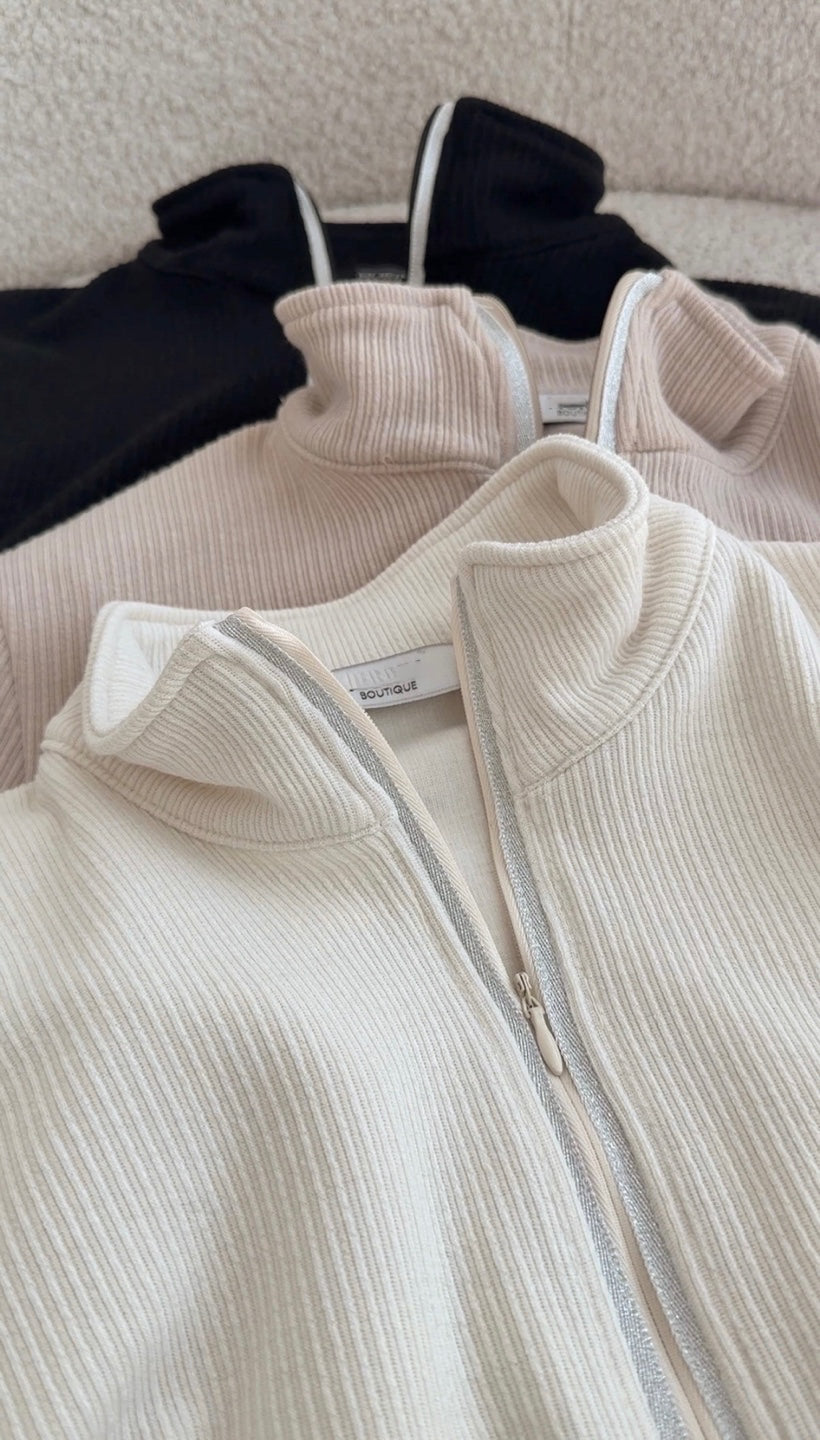 【PREMIUM】The Slim-Fit Silver-Trim Half-Zip Knit ｜ 質感銀邊拼接修身半拉鍊針織上衣
