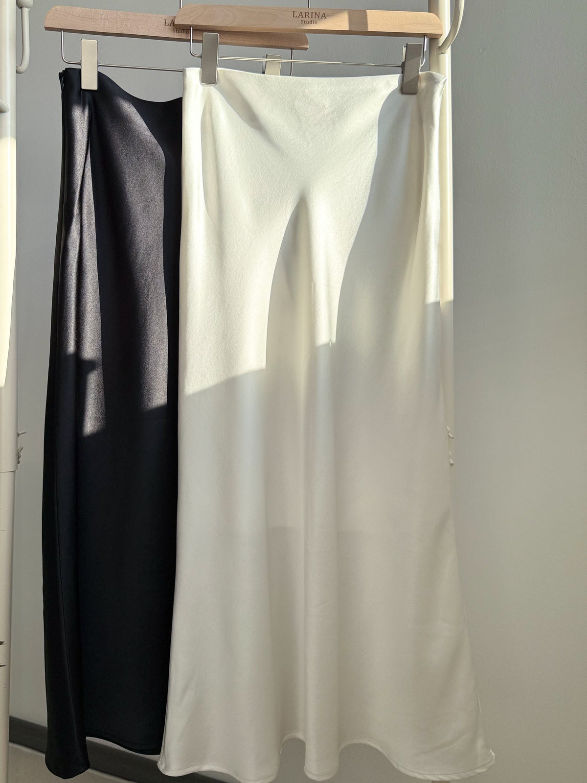 【NEW-IN】The Atelier Soft Satin Maxi Skirt ｜ 法式柔光絲滑緞面長裙