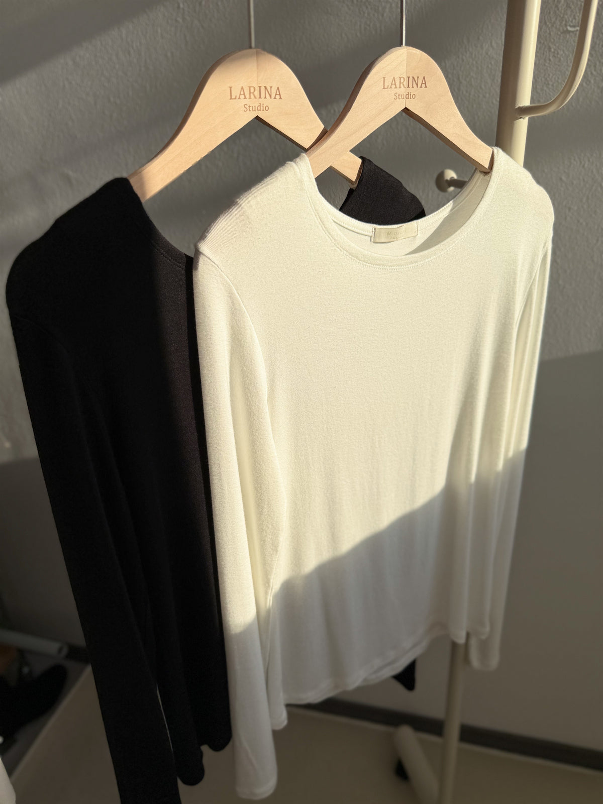 【Basic】The Essential Ultra-Soft Rayon Tee ｜ 極柔軟親膚彈性基本款長袖上衣