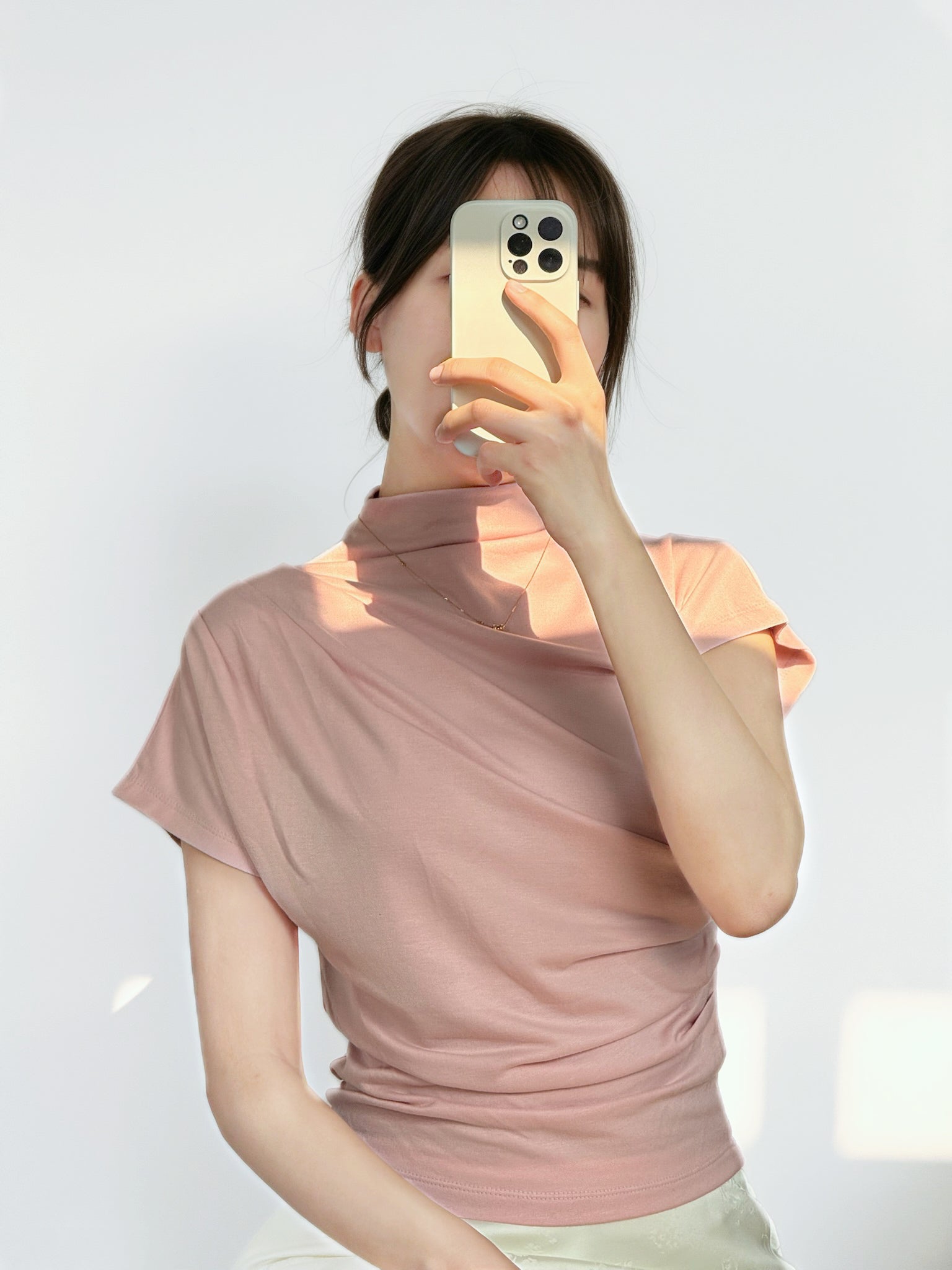 The Asymmetric Cowl Neck Tee｜斜高領抓皺修身上衣