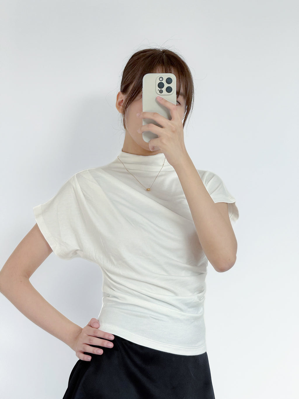 The Asymmetric Cowl Neck Tee｜斜高領抓皺修身上衣