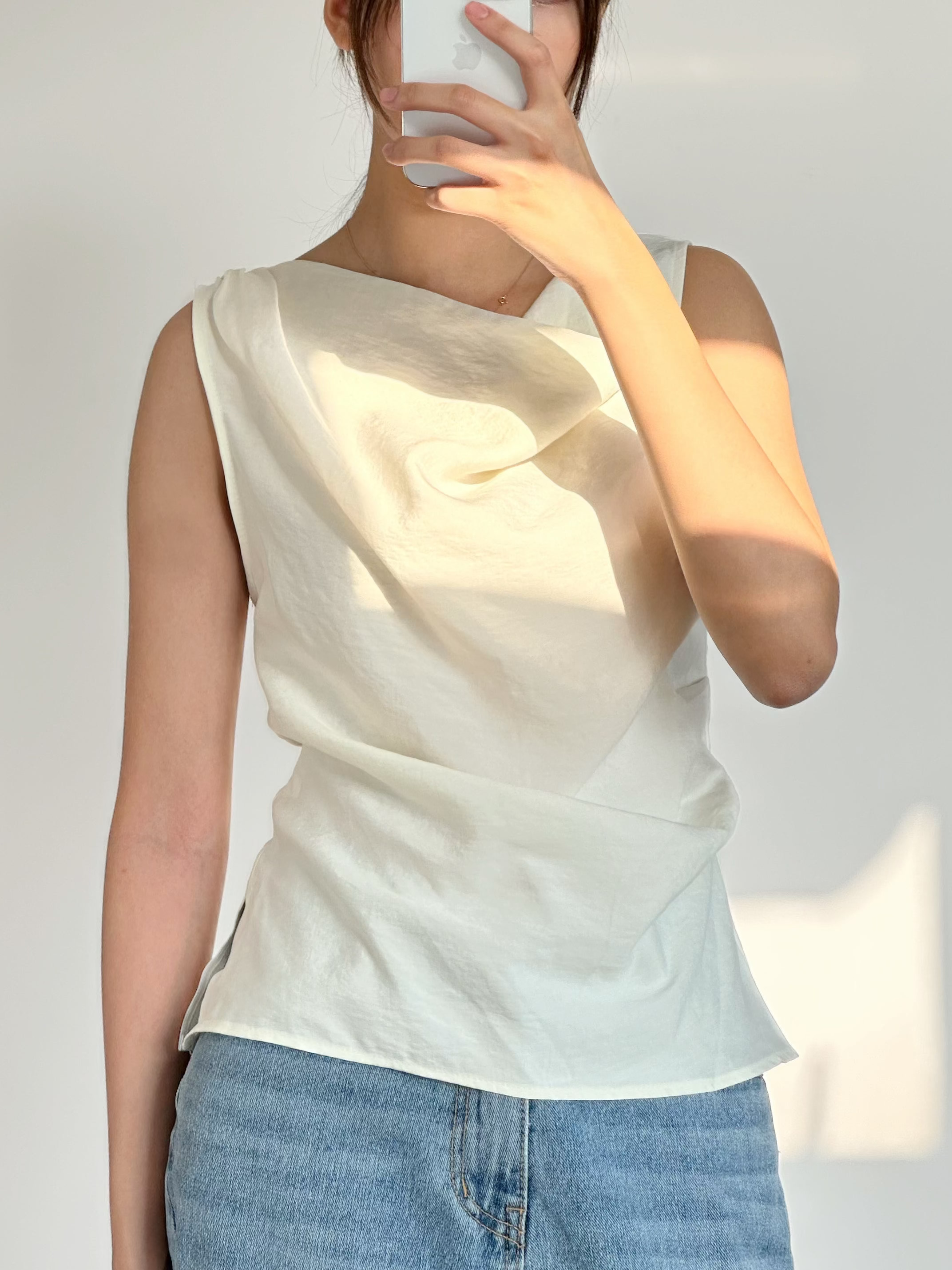 «Premium» The Aura Top｜垂領絲感背心