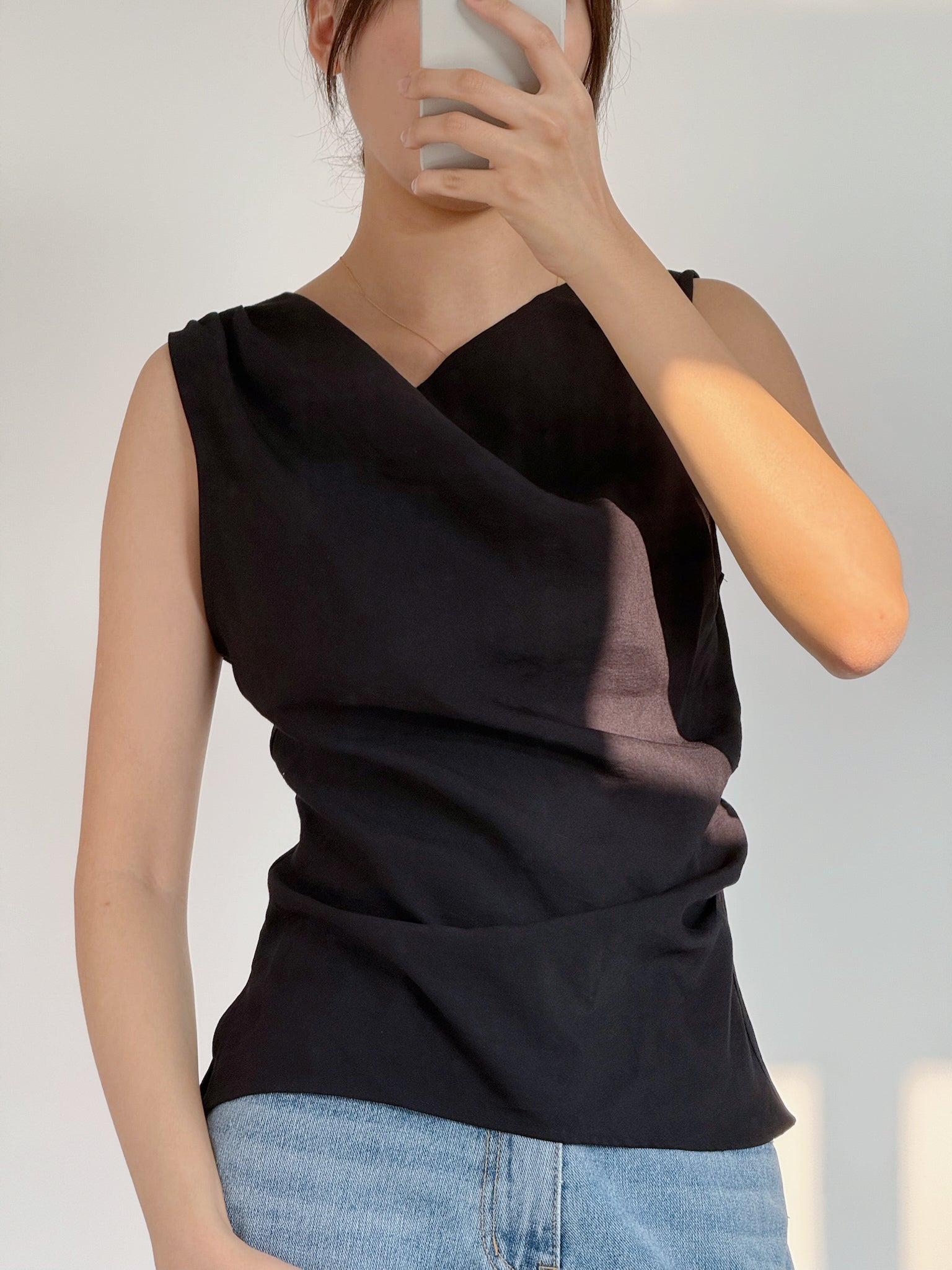 «Premium» The Aura Top｜垂領絲感背心