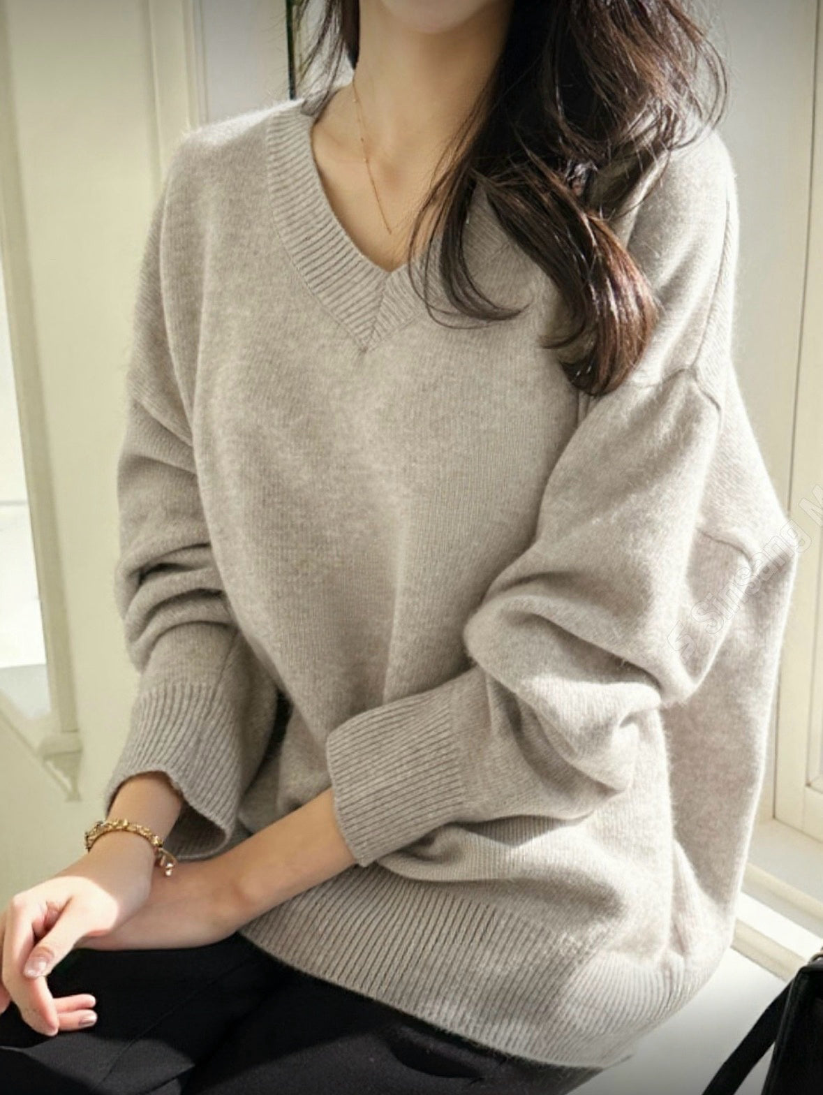 軟綿綿超舒服的 V-Neck 15% Raccoon Wool Knit