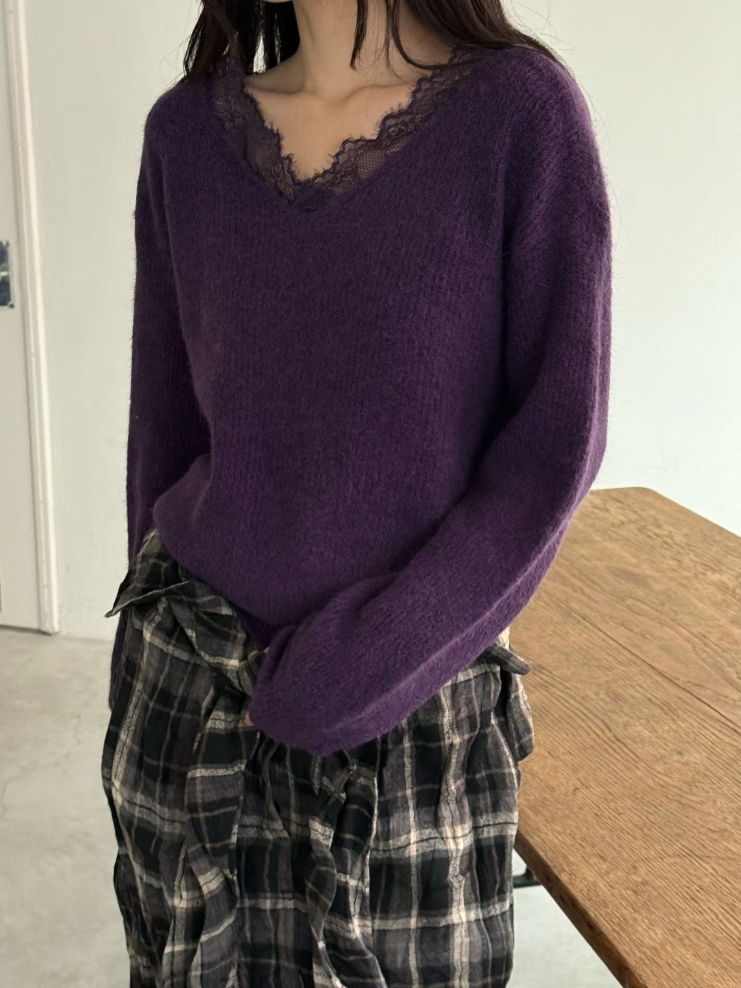 蕾絲細節 Lace V-Neck 10% Angora Knit