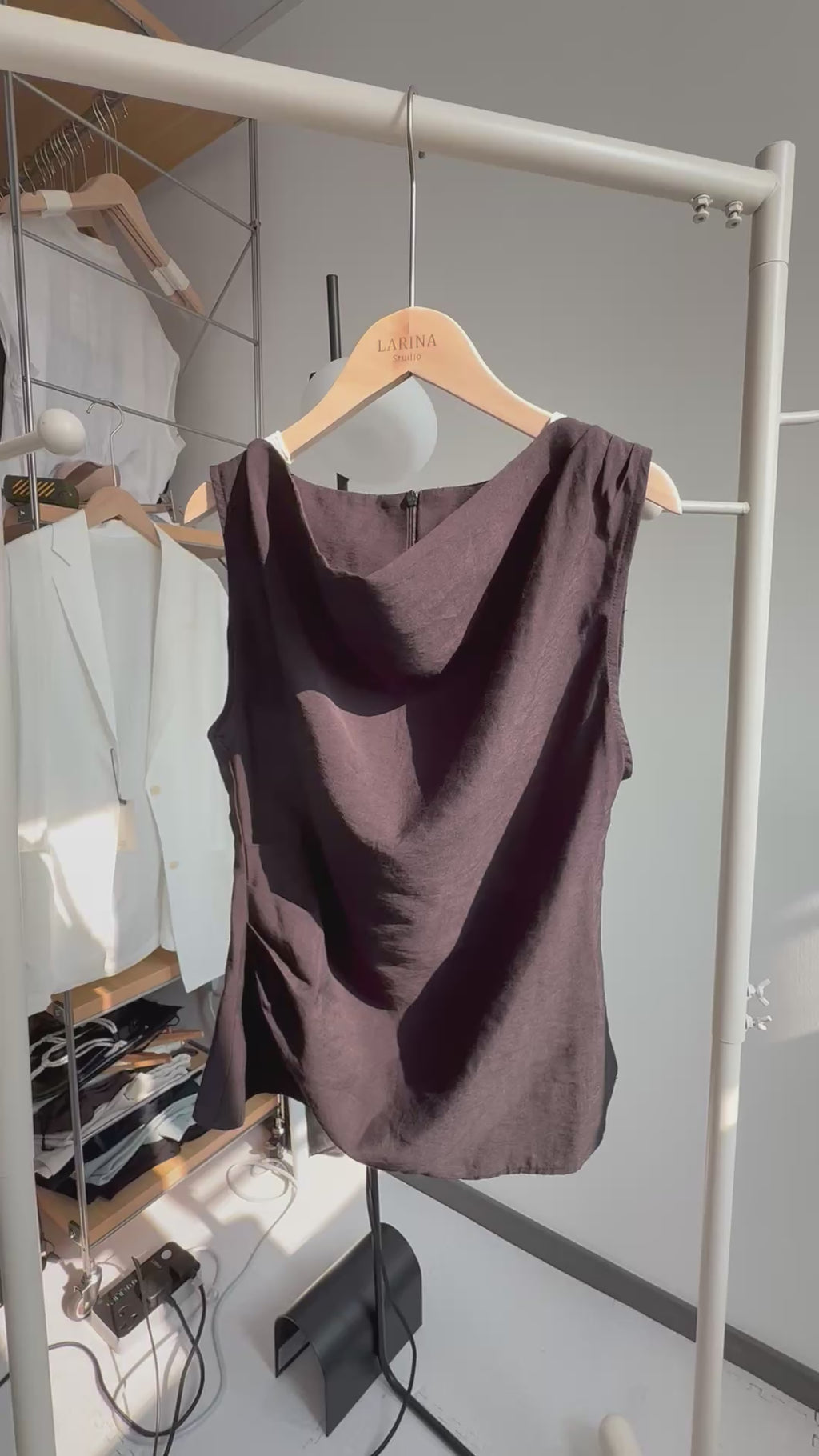 «PREMIUM» The Aura Drape Tank｜浮光垂墜絲感背心